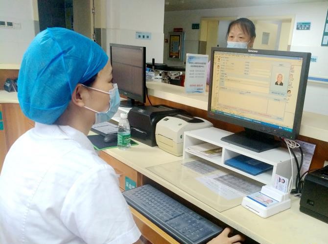 “互聯(lián)網(wǎng)+醫(yī)保” 人民醫(yī)院引進身份證社保卡讀卡器